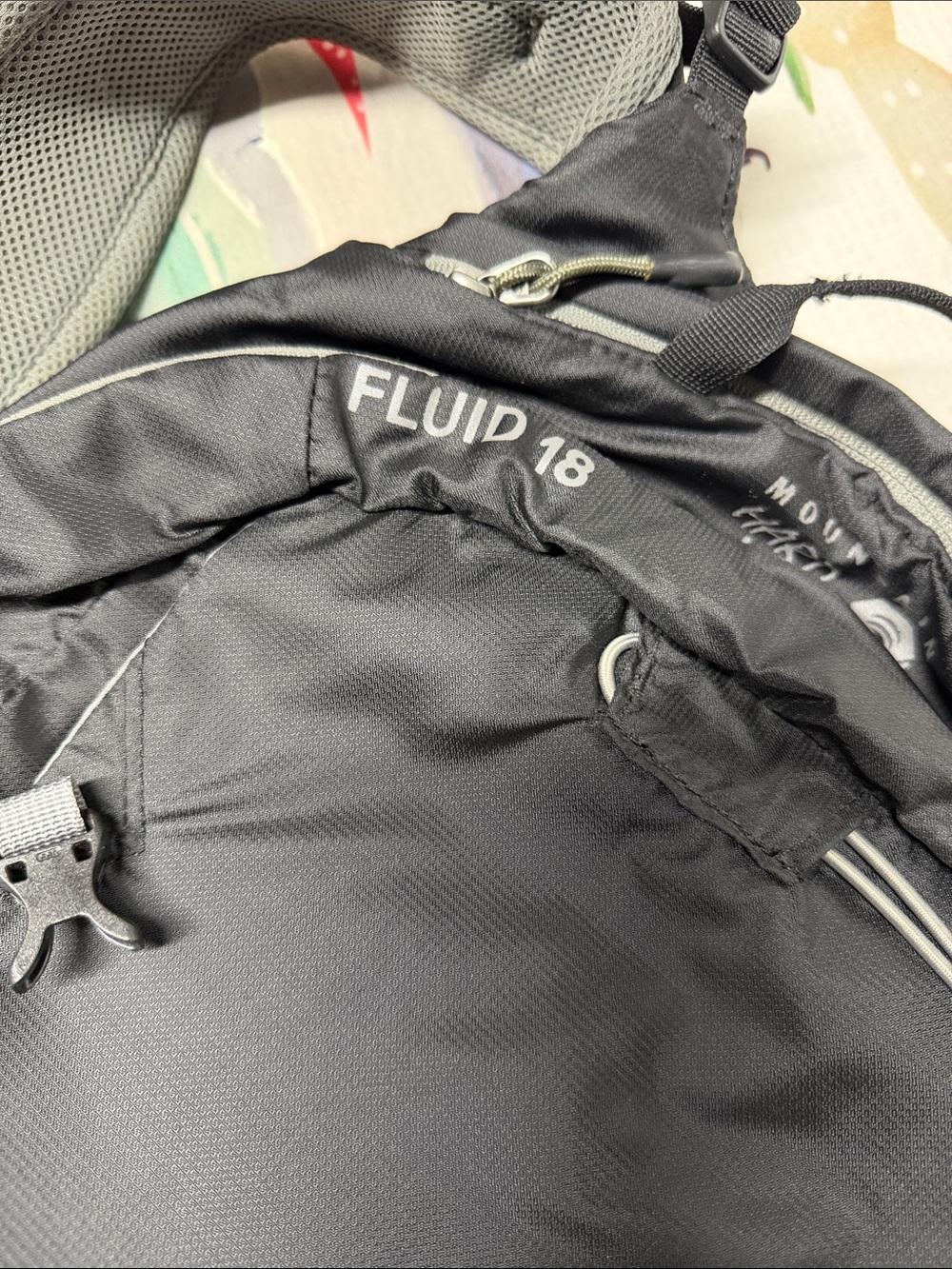 Mountain Hardwear Fluid 18 black backpack - Picture 4 of 8